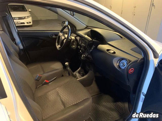 Toyota Etios Usado en Mendoza, deRuedas