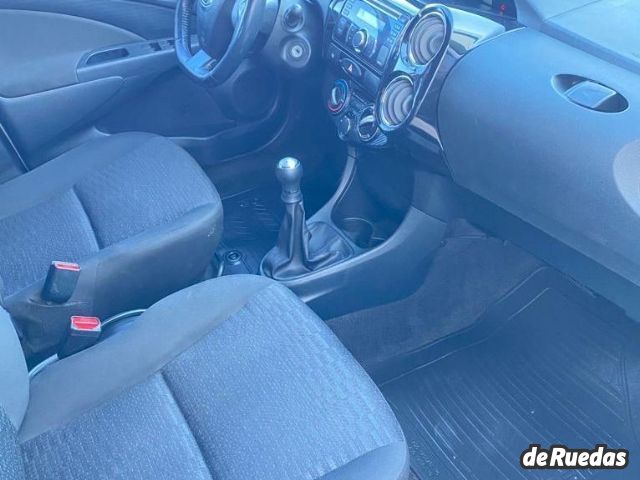 Toyota Etios Usado en Mendoza, deRuedas