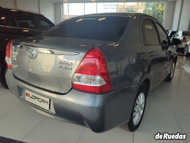 Toyota Etios Usado en Córdoba, deRuedas