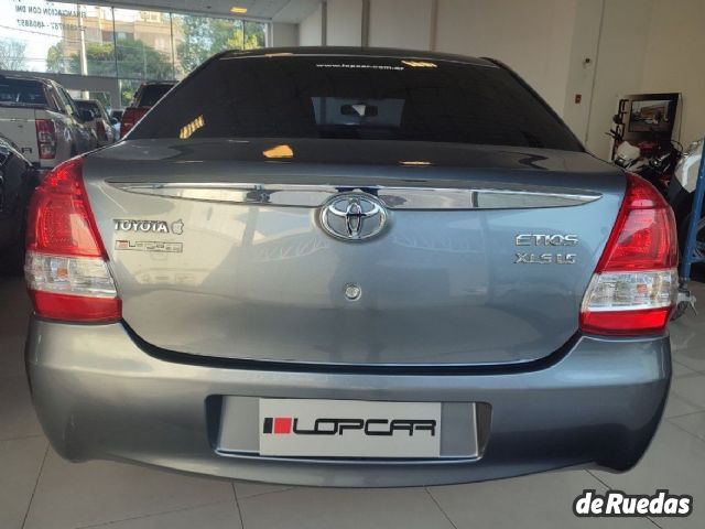 Toyota Etios Usado en Córdoba, deRuedas