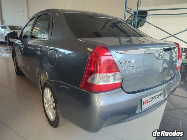 Toyota Etios Usado en Córdoba, deRuedas