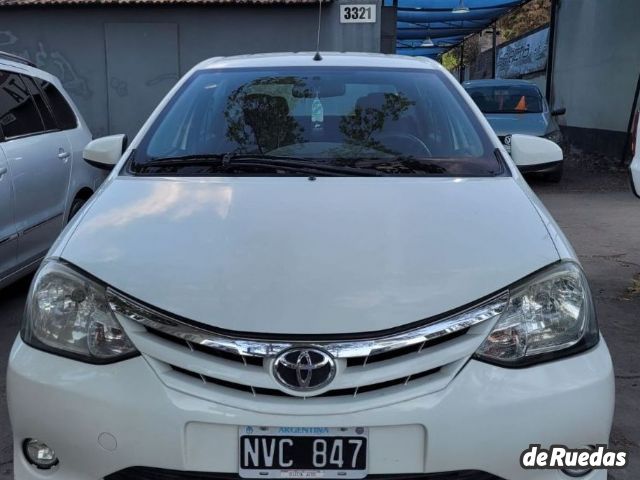 Toyota Etios Usado en Mendoza, deRuedas