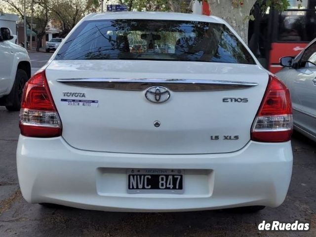 Toyota Etios Usado en Mendoza, deRuedas