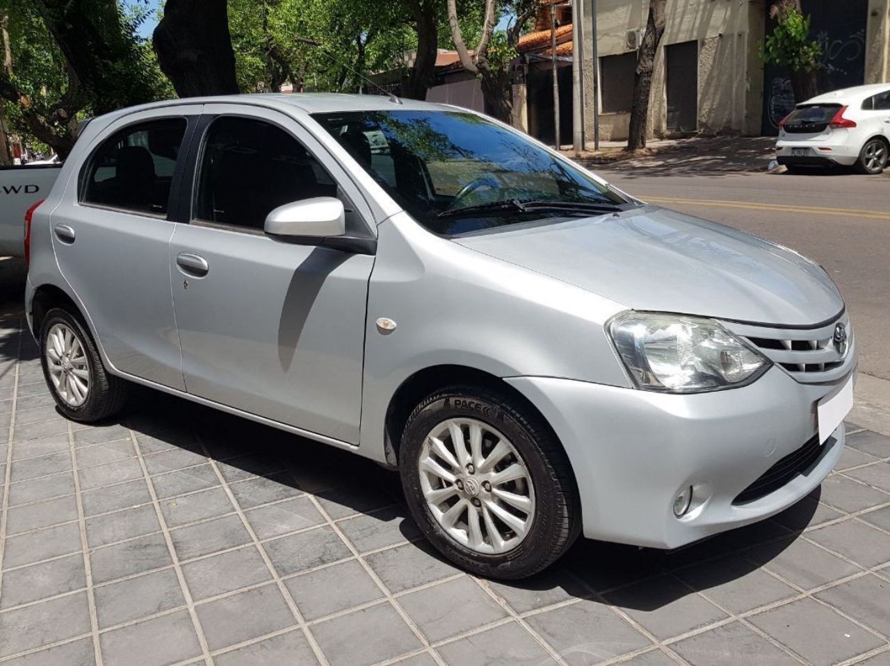 Toyota Etios Usado en Mendoza, deRuedas