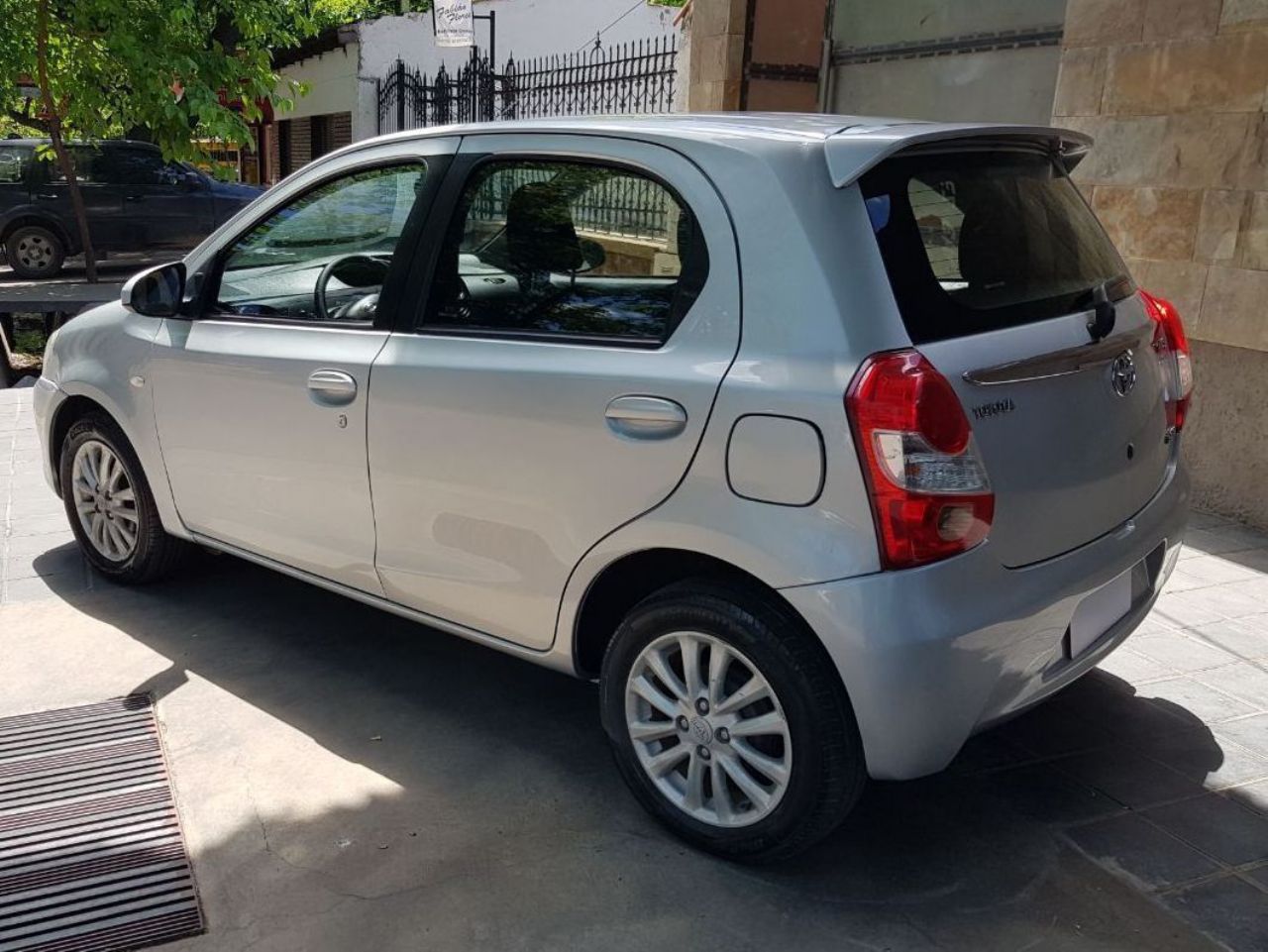 Toyota Etios Usado en Mendoza, deRuedas