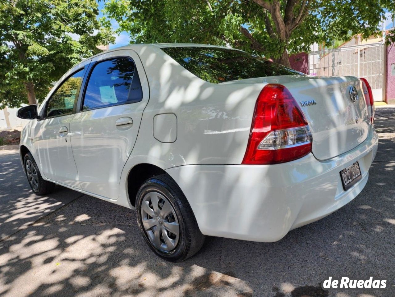 Toyota Etios Usado en Mendoza, deRuedas