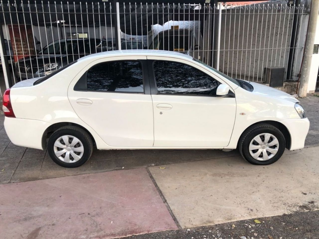 Toyota Etios Usado en Salta, deRuedas