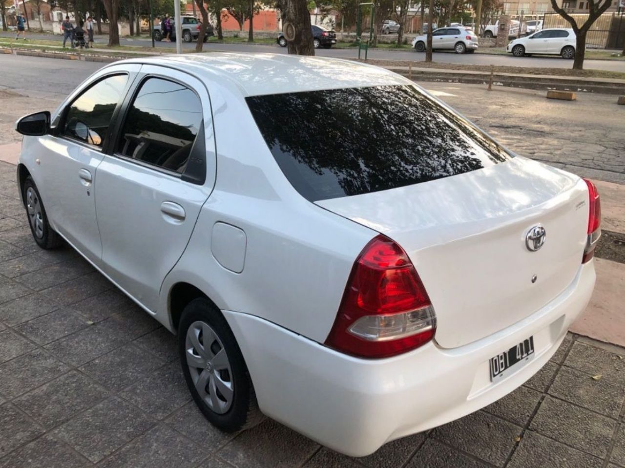 Toyota Etios Usado en Salta, deRuedas