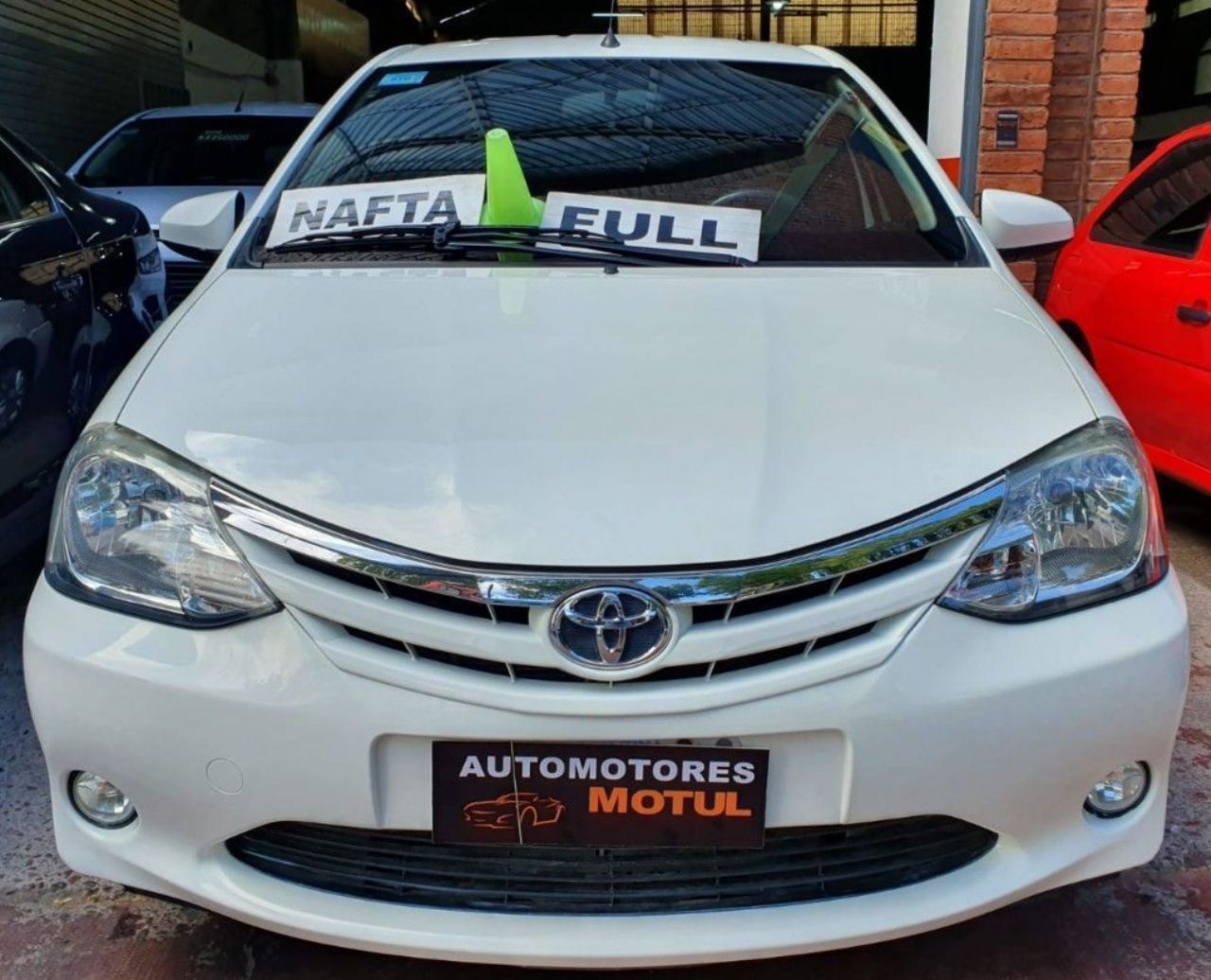 Toyota Etios Usado en Mendoza, deRuedas