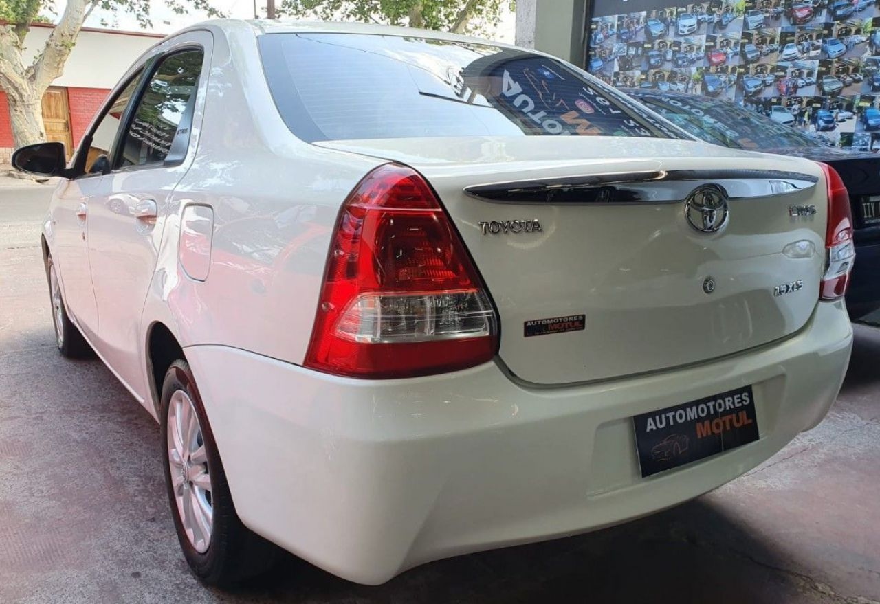 Toyota Etios Usado en Mendoza, deRuedas