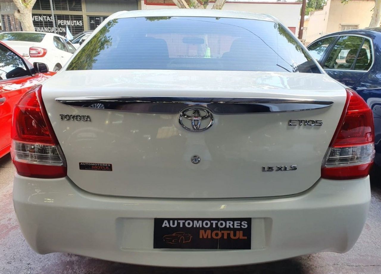 Toyota Etios Usado en Mendoza, deRuedas