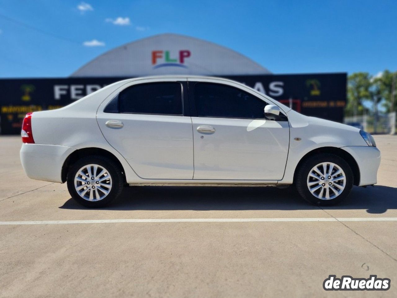 Toyota Etios Usado en Córdoba, deRuedas