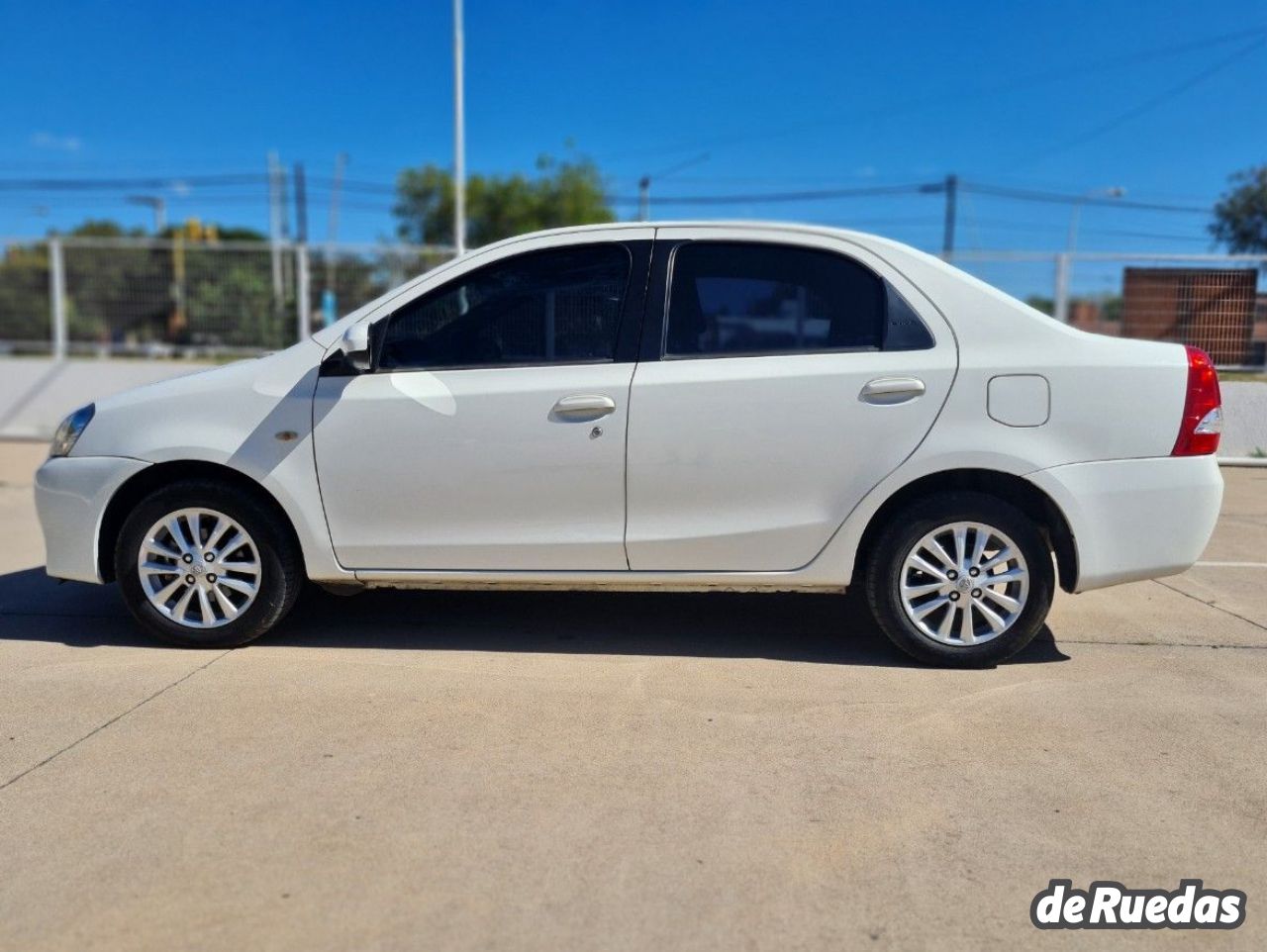 Toyota Etios Usado en Córdoba, deRuedas