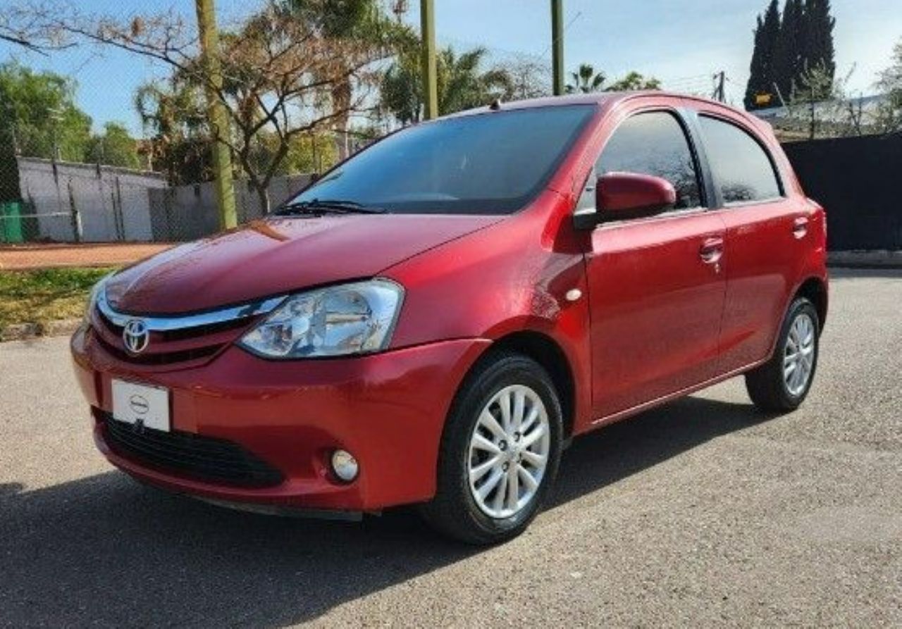 Toyota Etios Usado en Mendoza, deRuedas