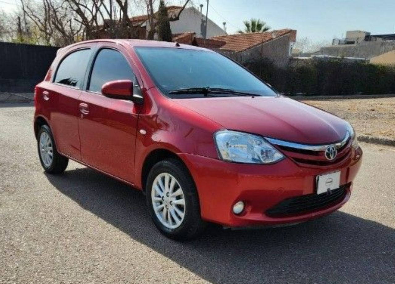 Toyota Etios Usado en Mendoza, deRuedas