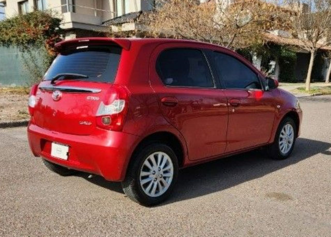 Toyota Etios Usado en Mendoza, deRuedas