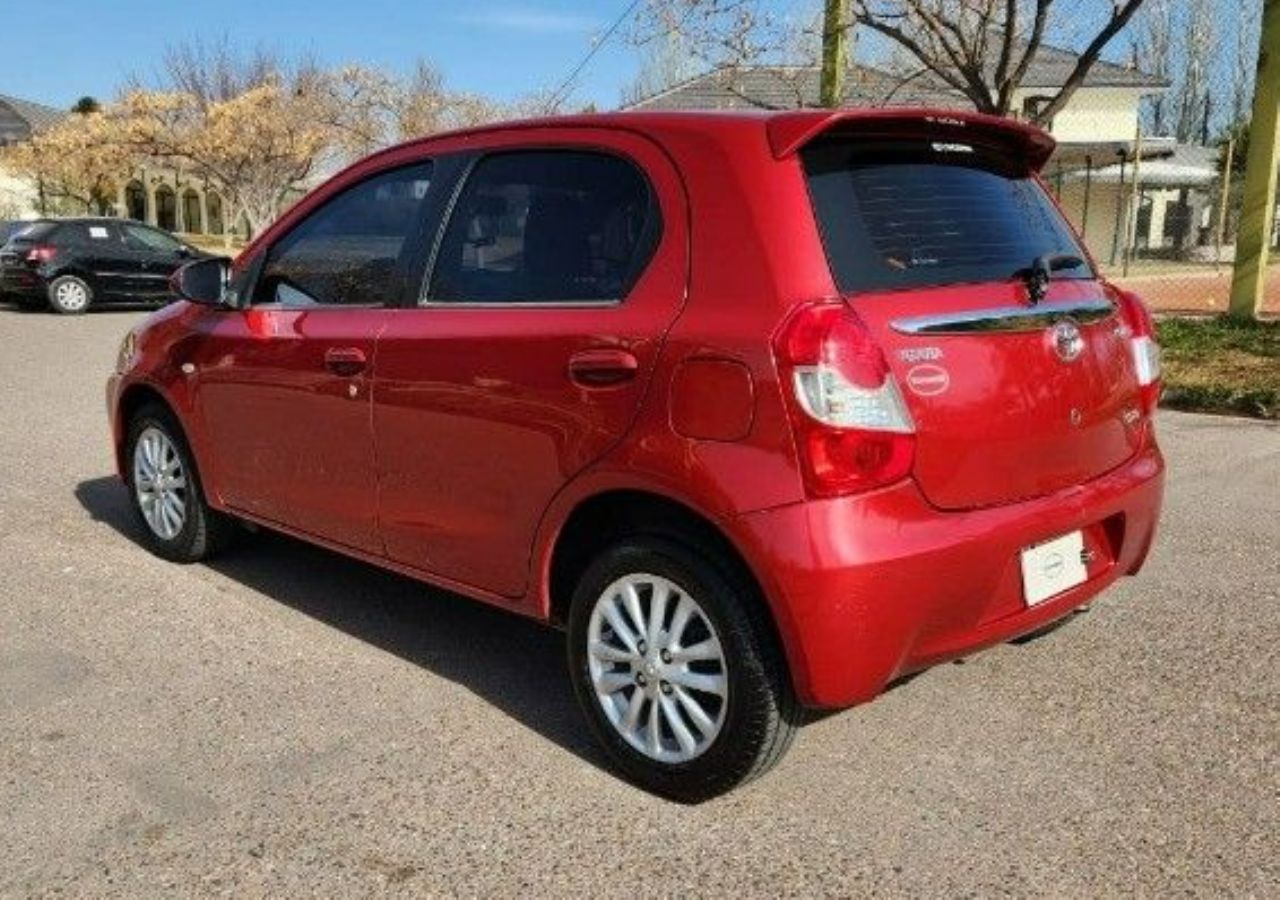 Toyota Etios Usado en Mendoza, deRuedas