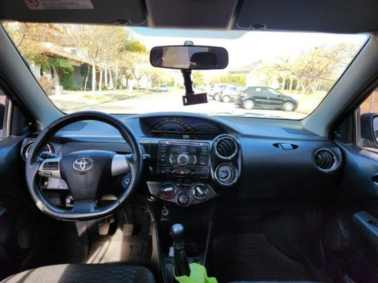 Toyota Etios Usado en Mendoza, deRuedas