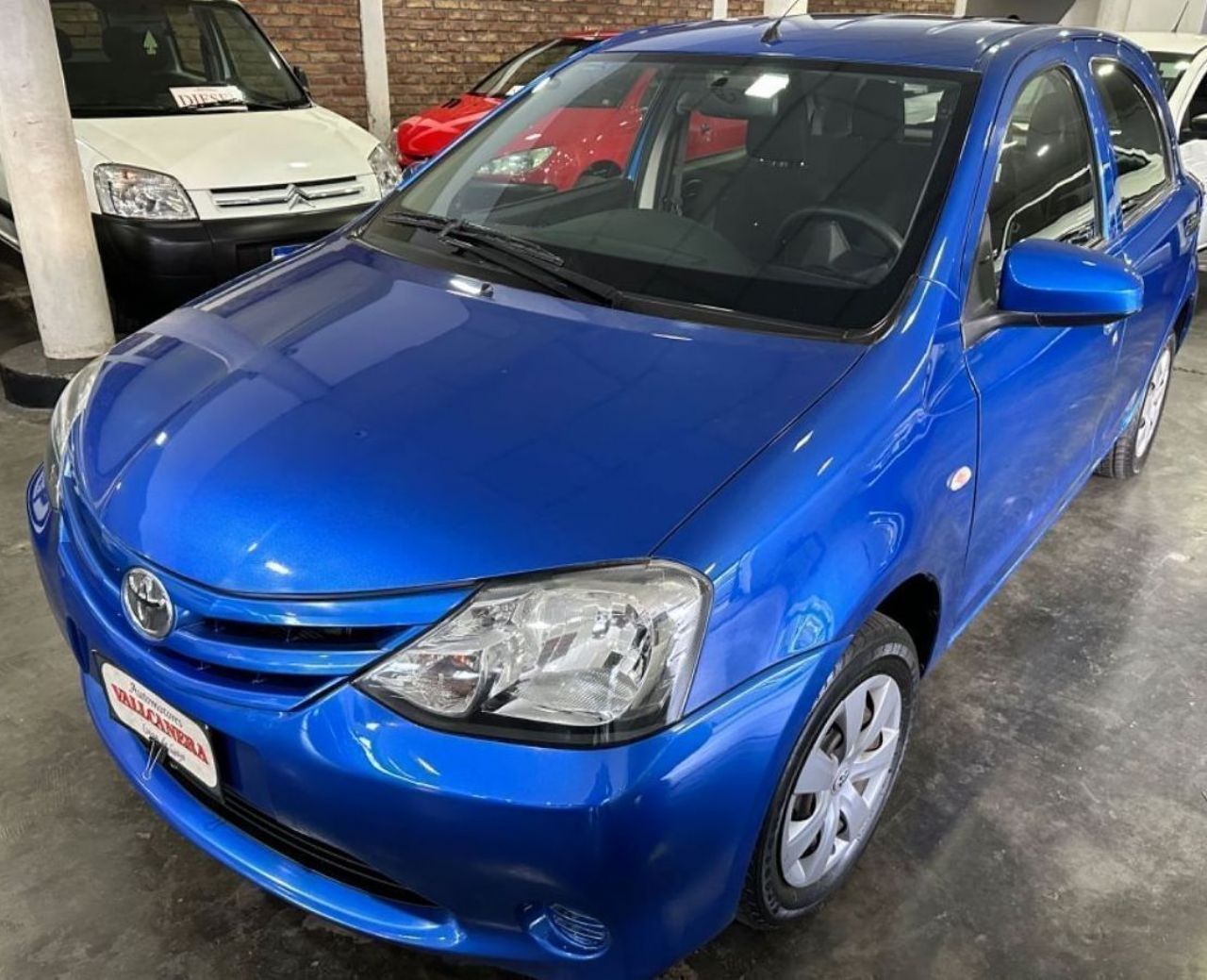 Toyota Etios Usado en Mendoza, deRuedas