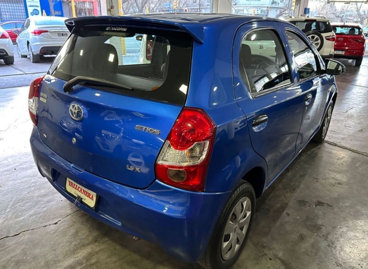 Toyota Etios Usado en Mendoza, deRuedas
