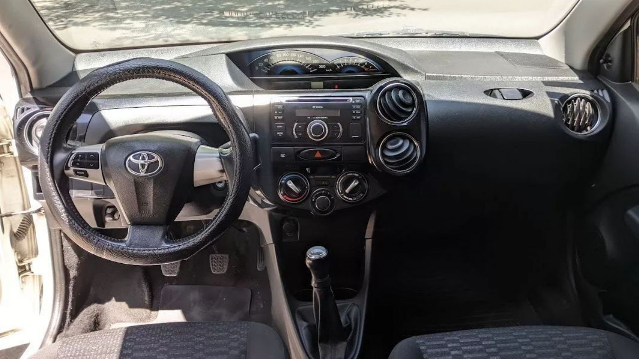 Toyota Etios Usado Financiado en Mendoza, deRuedas