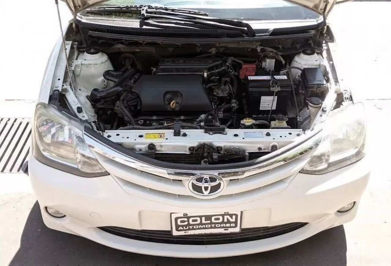 Toyota Etios Usado Financiado en Mendoza, deRuedas