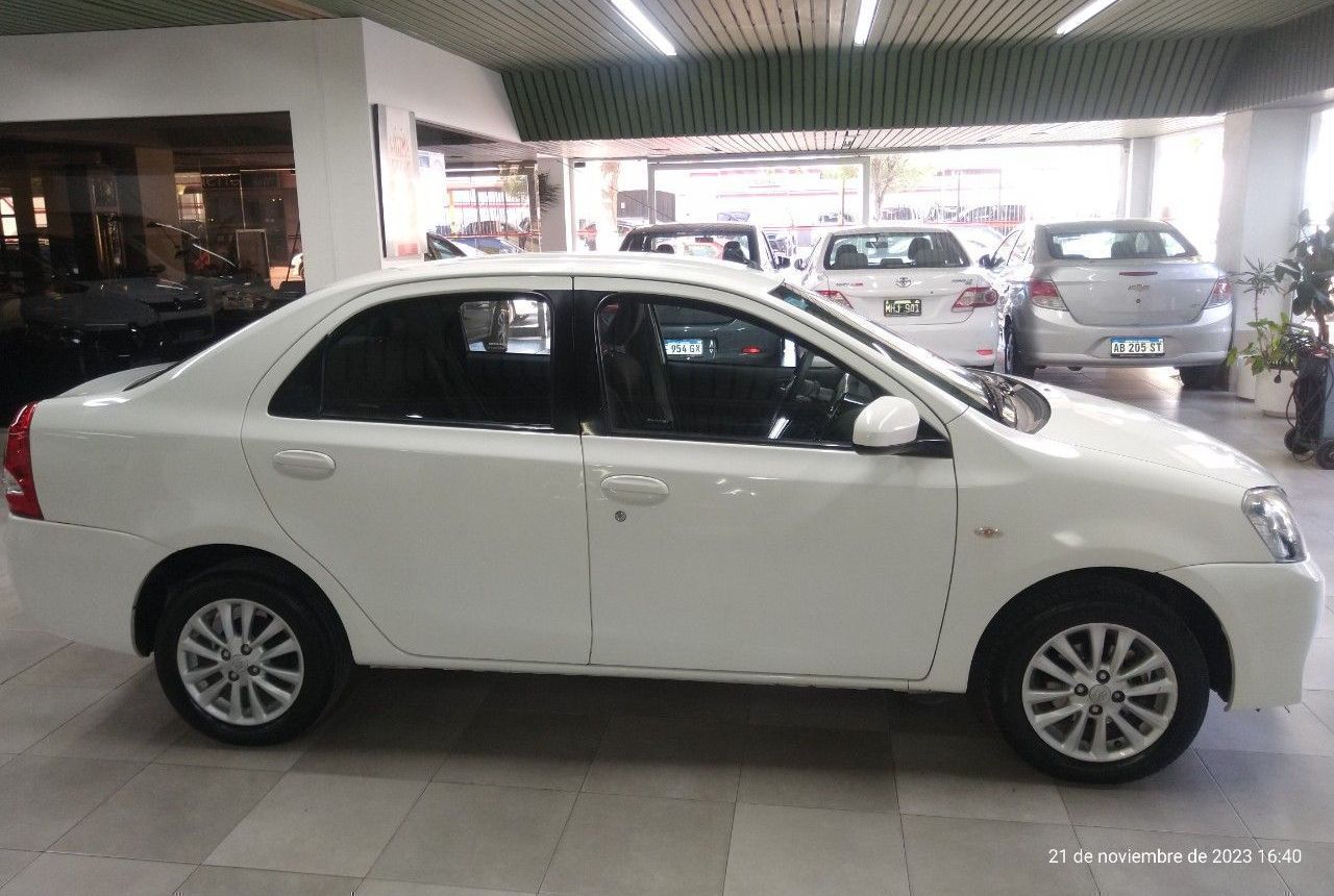 Toyota Etios Usado en Mendoza, deRuedas