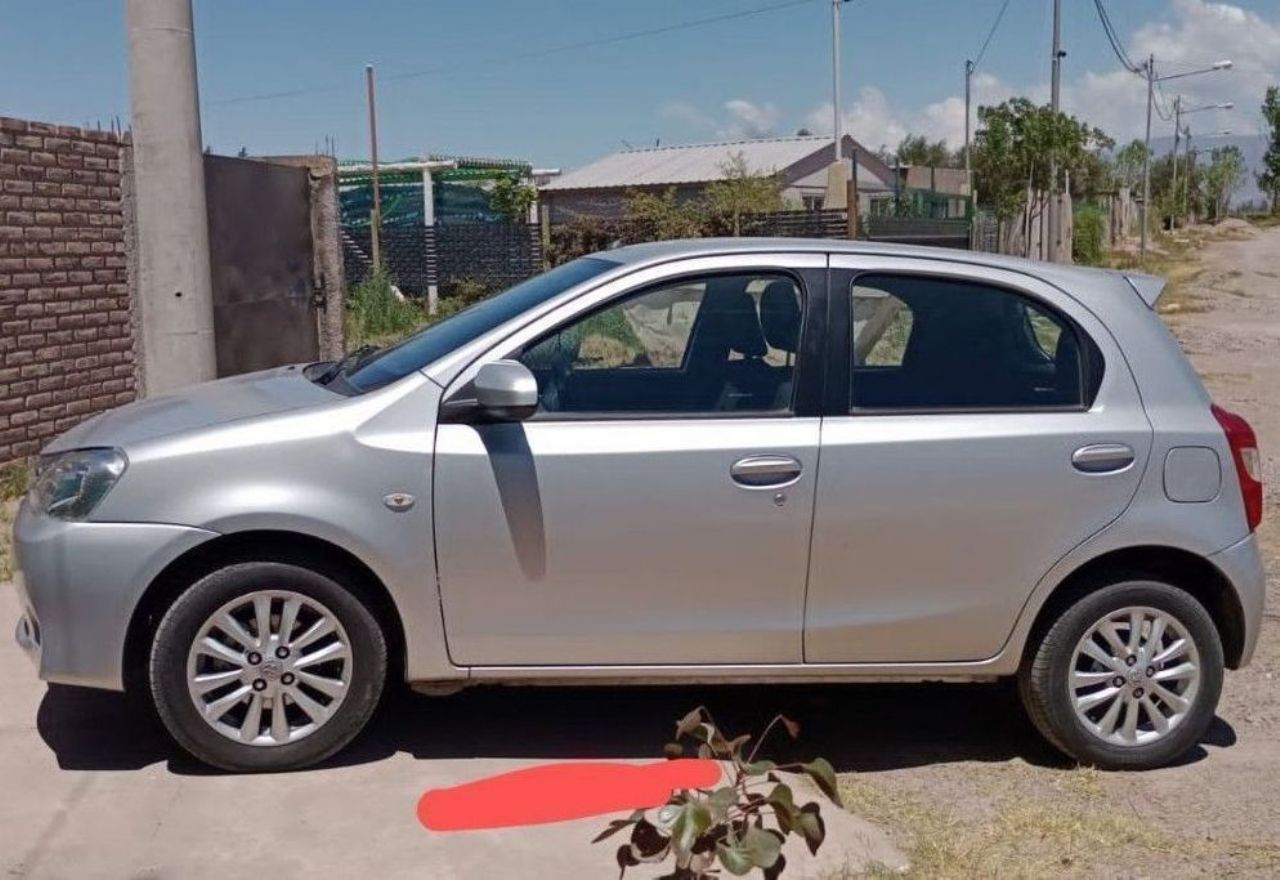 Toyota Etios Usado en Mendoza, deRuedas