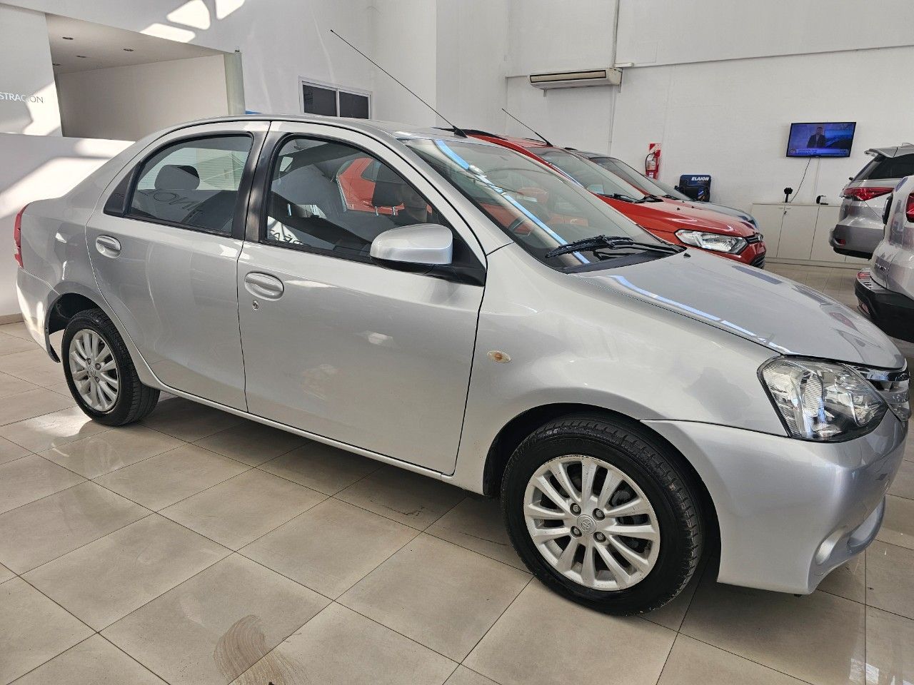 Toyota Etios Usado Financiado en Mendoza, deRuedas