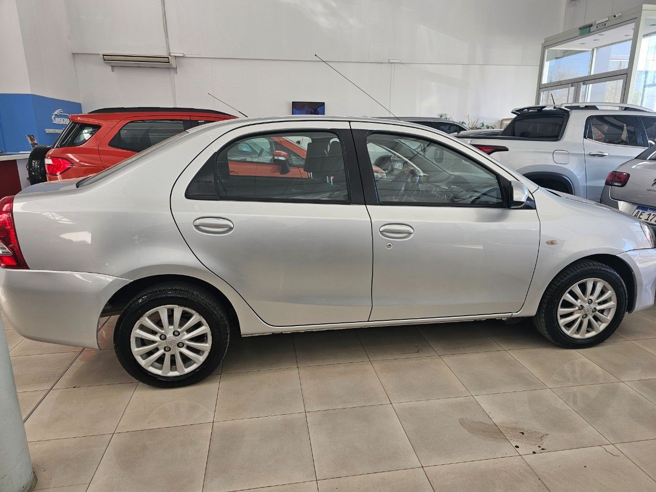 Toyota Etios Usado Financiado en Mendoza, deRuedas