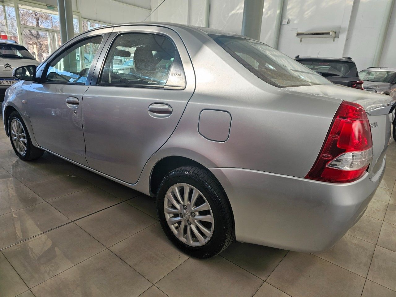 Toyota Etios Usado Financiado en Mendoza, deRuedas