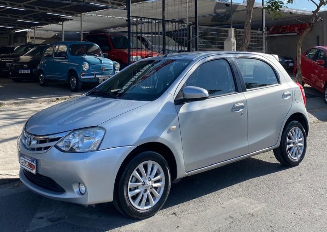 Toyota Etios Usado Financiado en San Juan, deRuedas