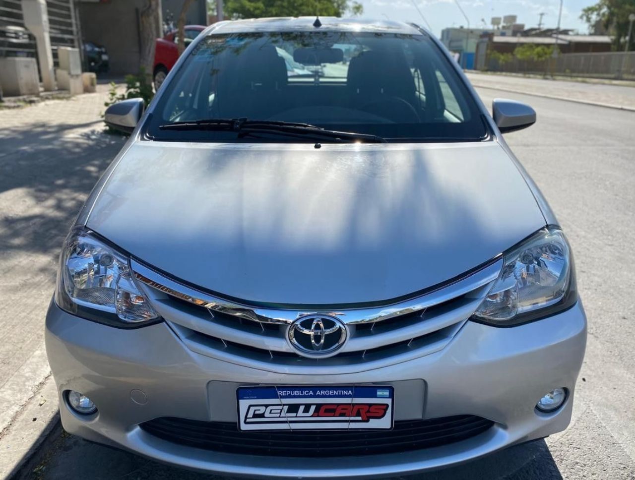 Toyota Etios Usado Financiado en San Juan, deRuedas