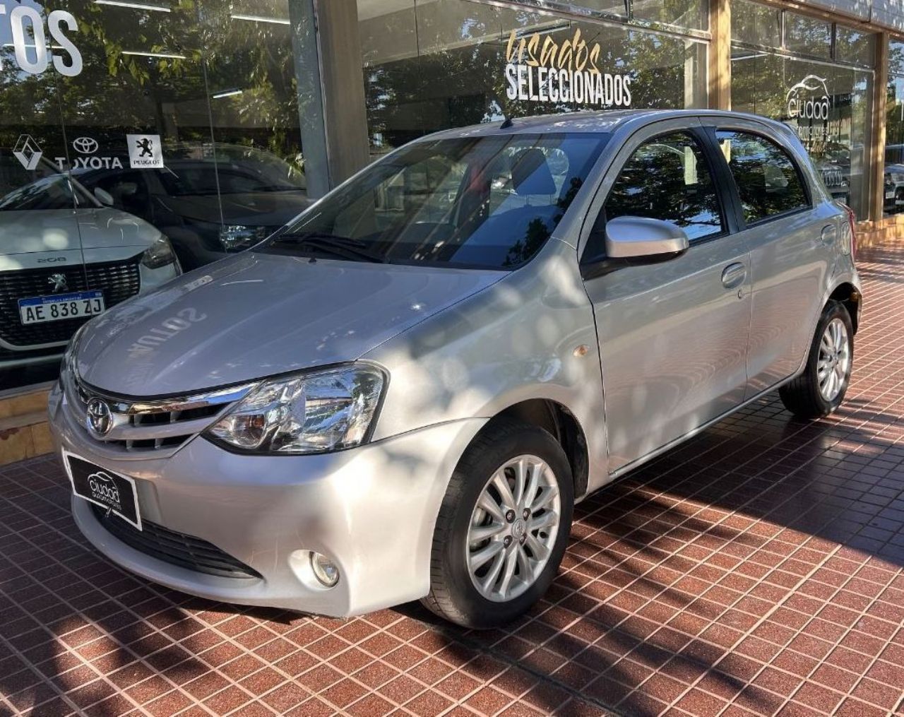 Toyota Etios Usado Financiado en Mendoza, deRuedas