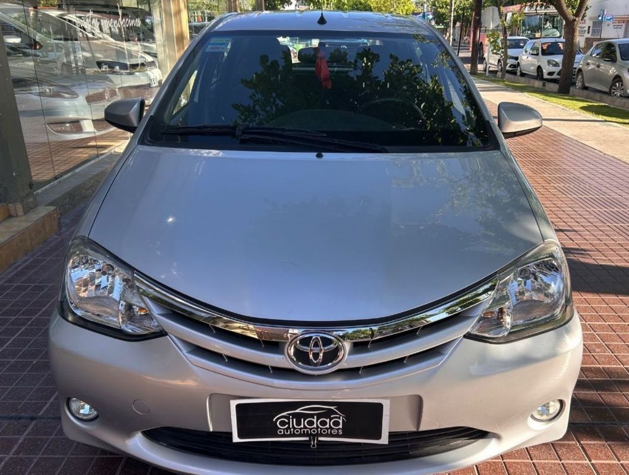 Toyota Etios Usado Financiado en Mendoza, deRuedas