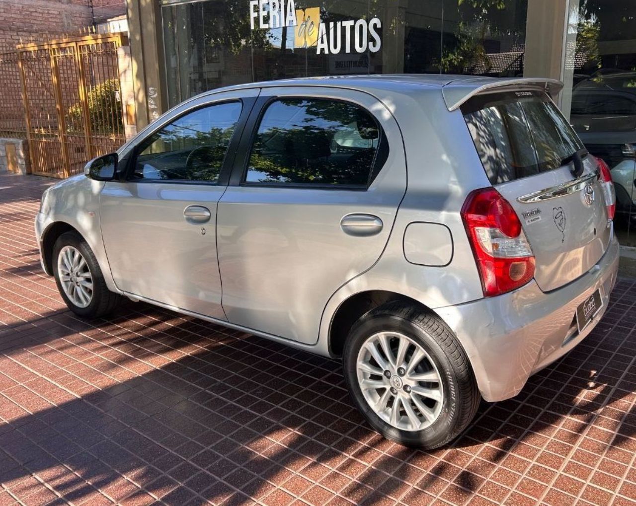 Toyota Etios Usado Financiado en Mendoza, deRuedas