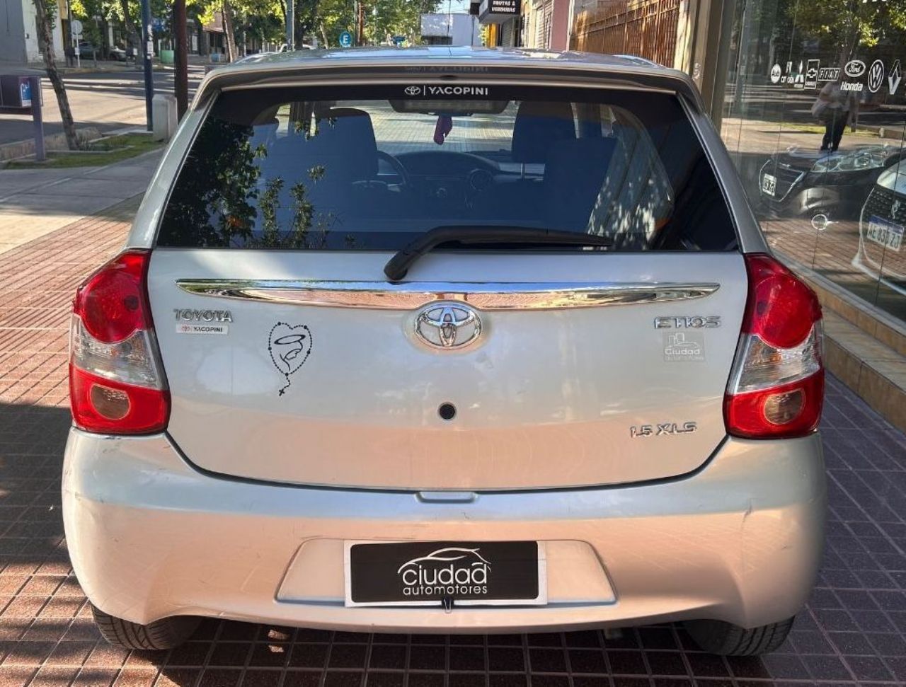 Toyota Etios Usado Financiado en Mendoza, deRuedas