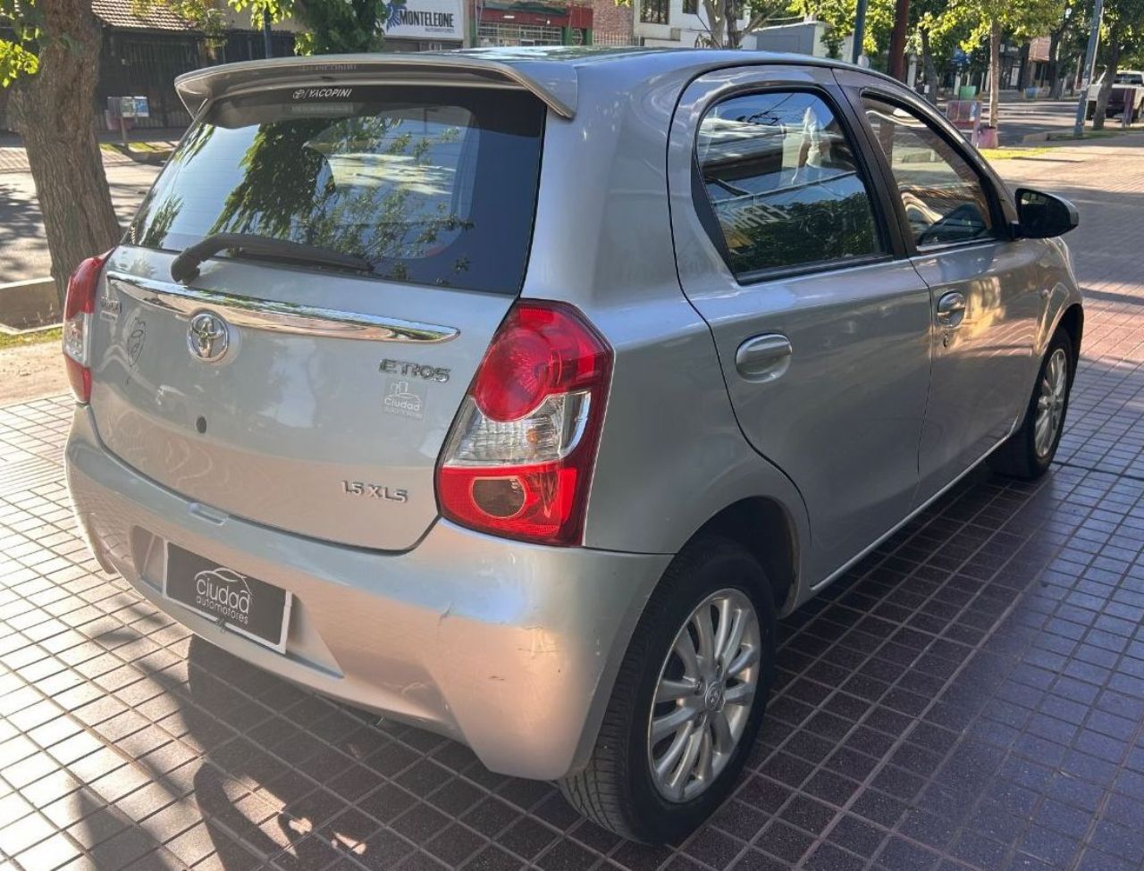 Toyota Etios Usado Financiado en Mendoza, deRuedas