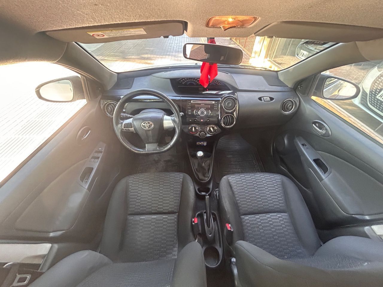 Toyota Etios Usado Financiado en Mendoza, deRuedas