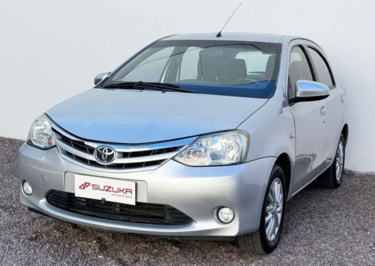 Toyota Etios Usado Financiado en Mendoza, deRuedas