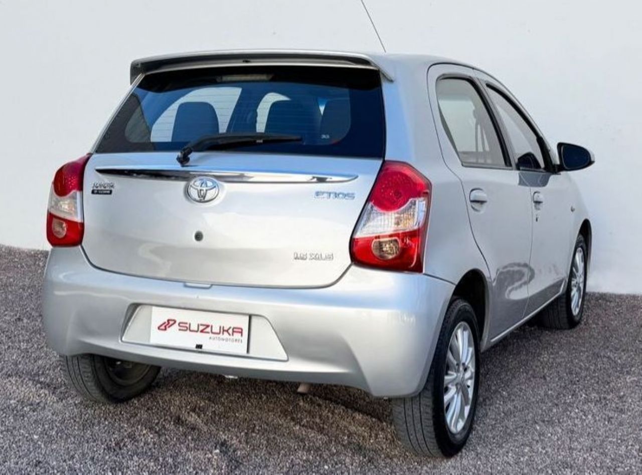 Toyota Etios Usado Financiado en Mendoza, deRuedas