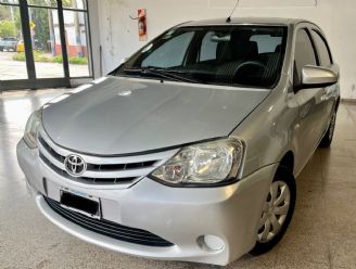 Toyota Etios Usado en Córdoba Financiado