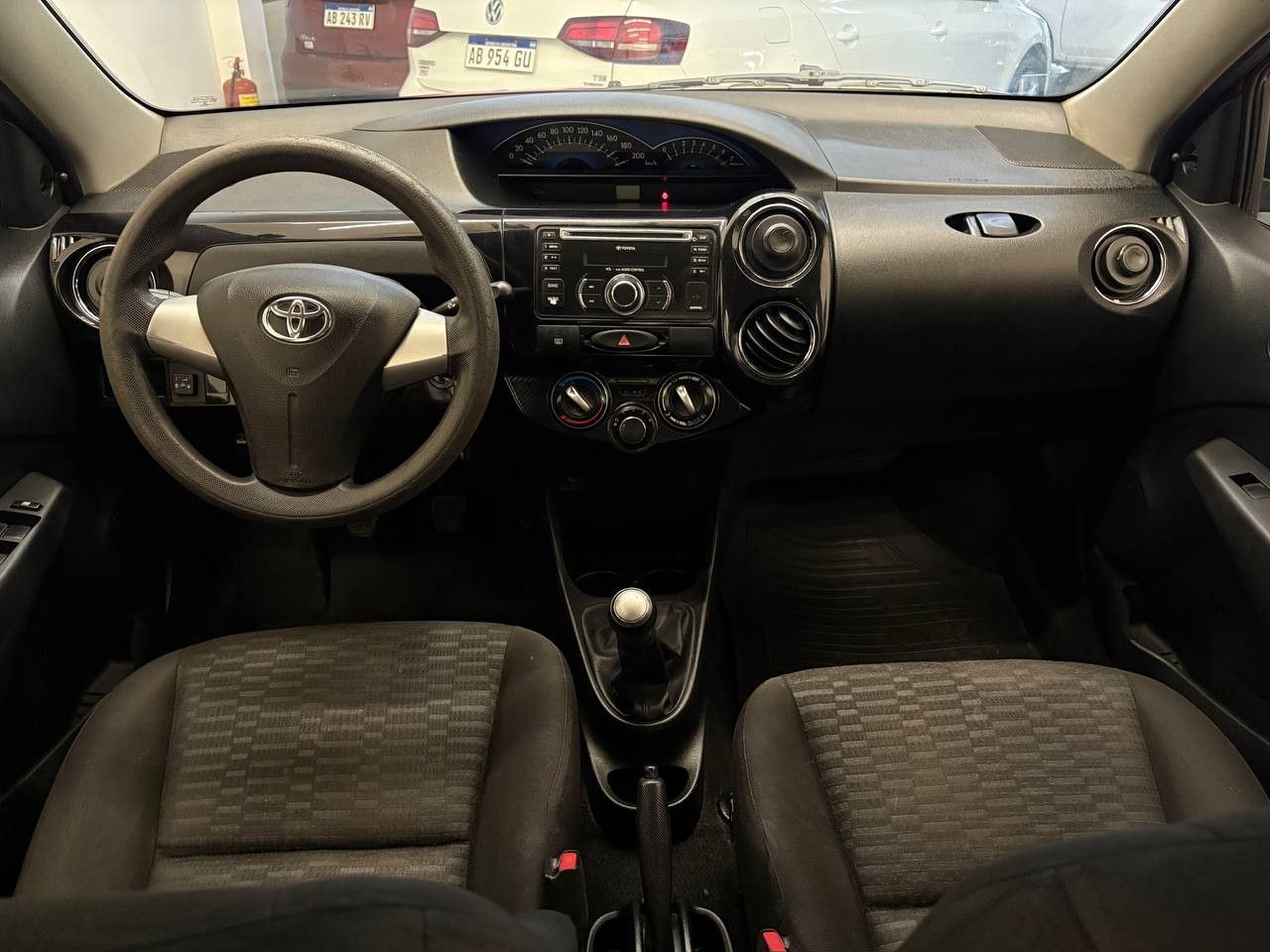 Toyota Etios Usado Financiado en Mendoza, deRuedas