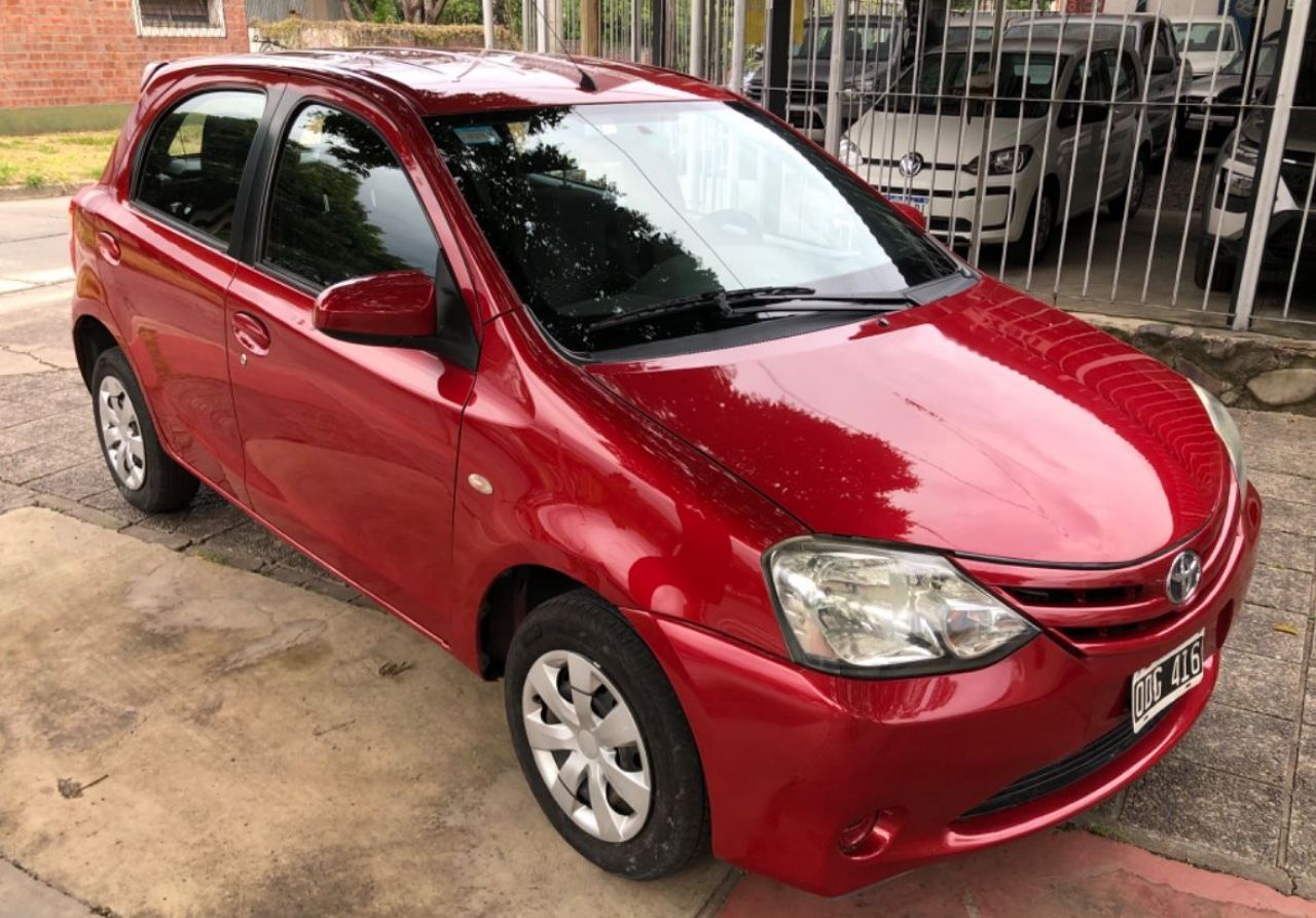 Toyota Etios Usado en Salta, deRuedas