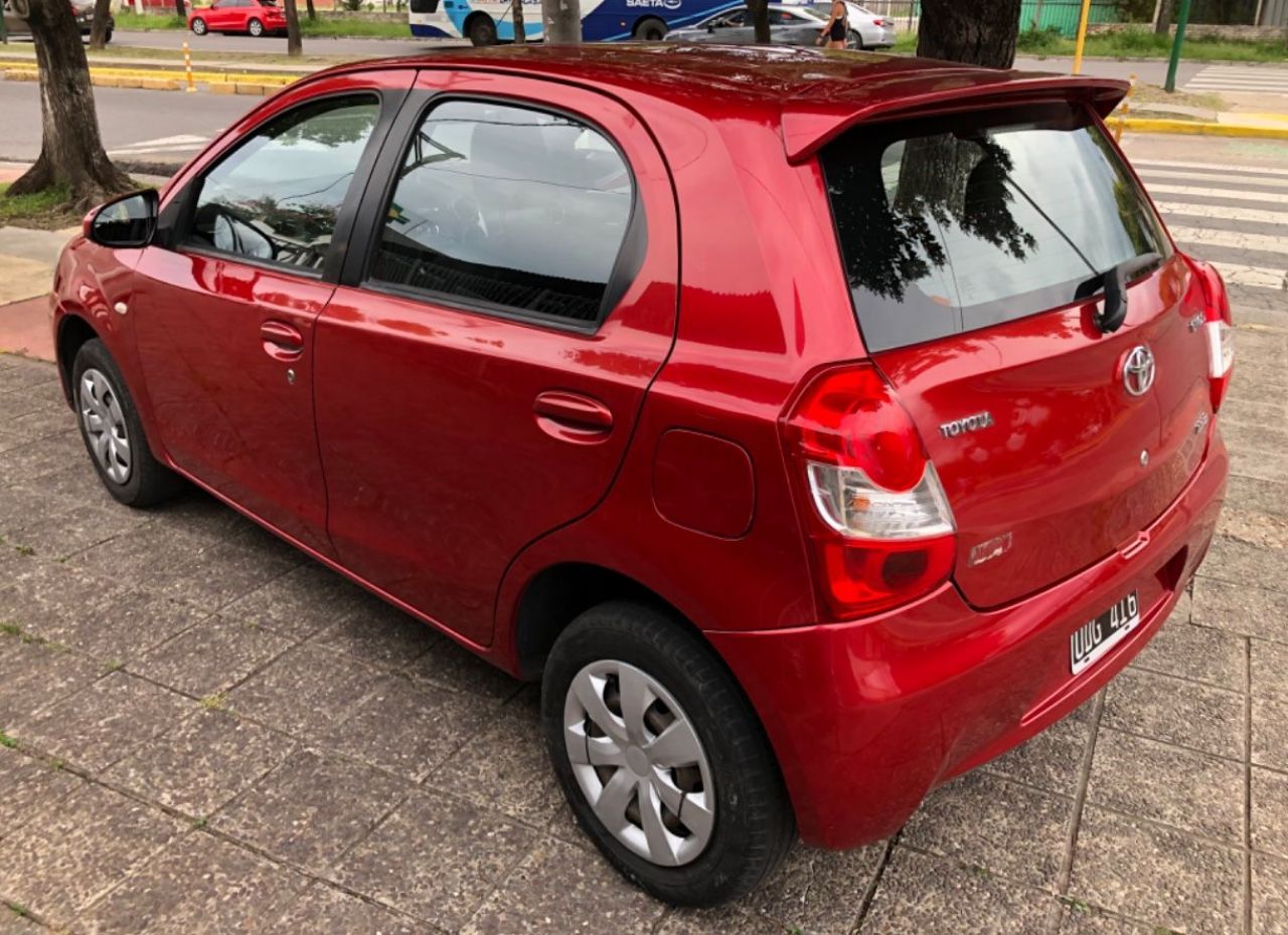 Toyota Etios Usado en Salta, deRuedas