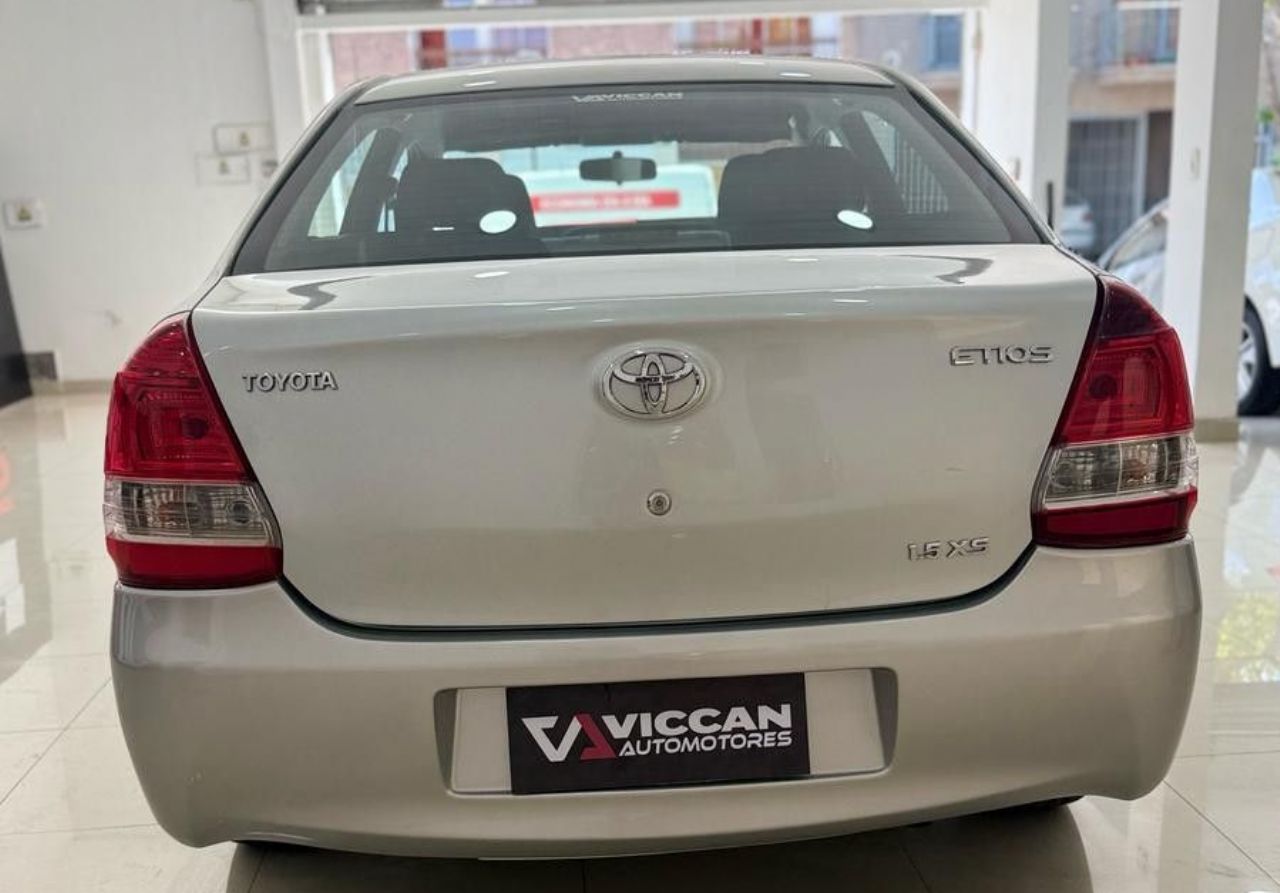 Toyota Etios Usado Financiado en Mendoza, deRuedas