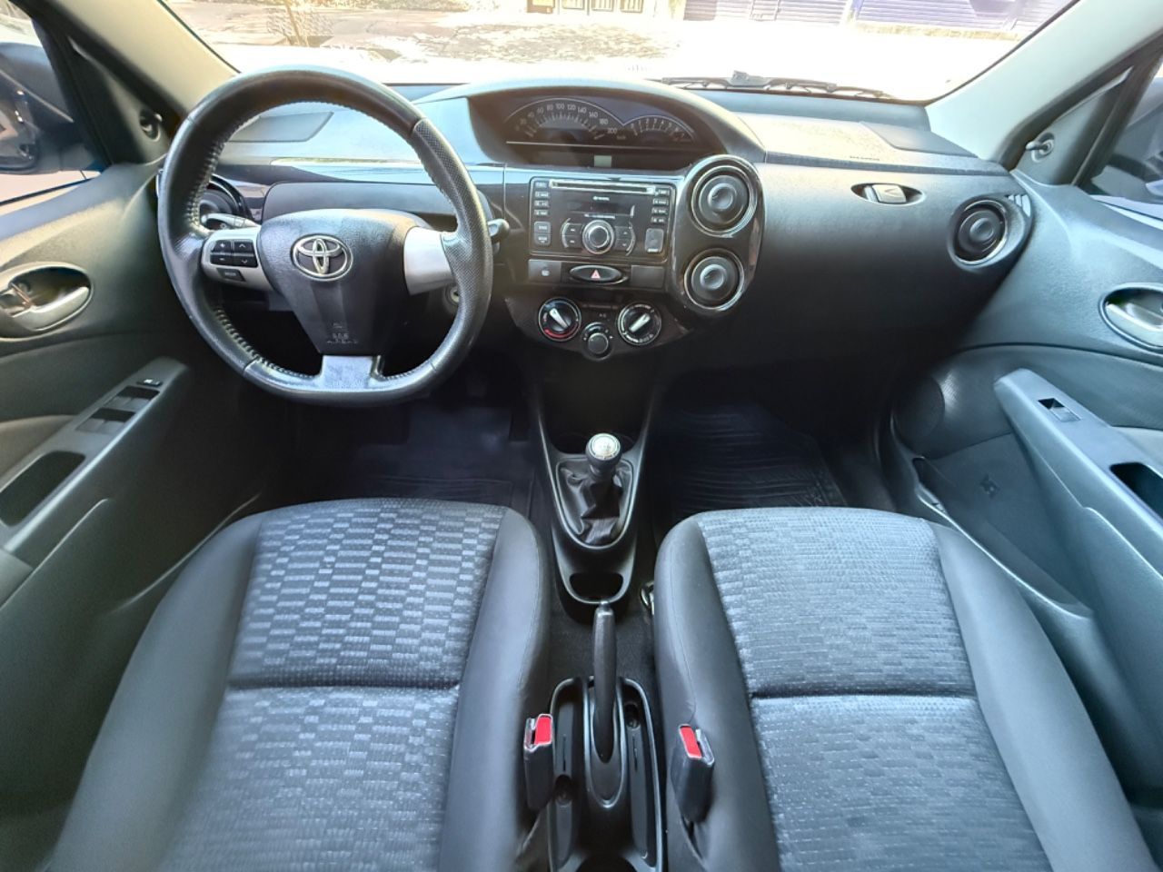 Toyota Etios Usado en Mendoza, deRuedas