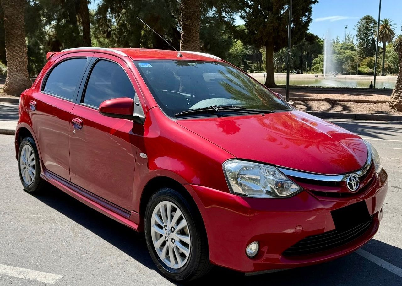Toyota Etios Usado Financiado en Mendoza, deRuedas