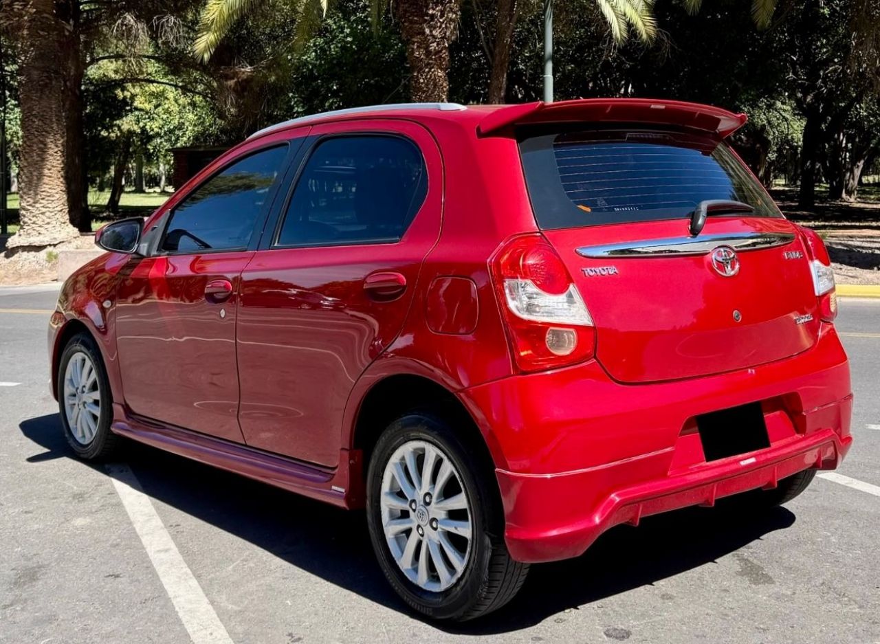 Toyota Etios Usado Financiado en Mendoza, deRuedas