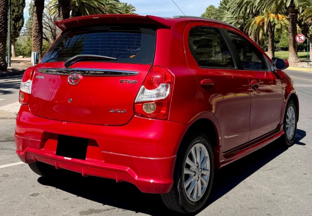 Toyota Etios Usado Financiado en Mendoza, deRuedas